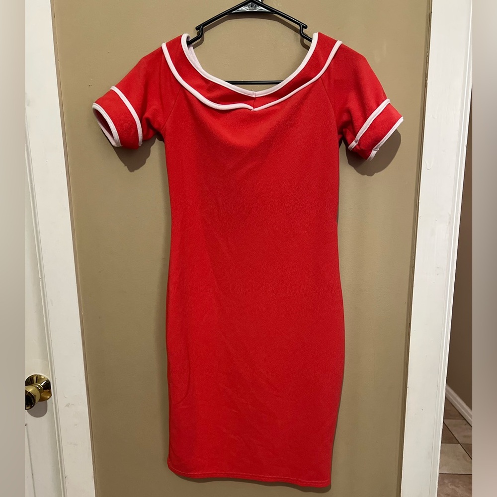 Elegant Red Dress with White Trim - Picture 8 of 11